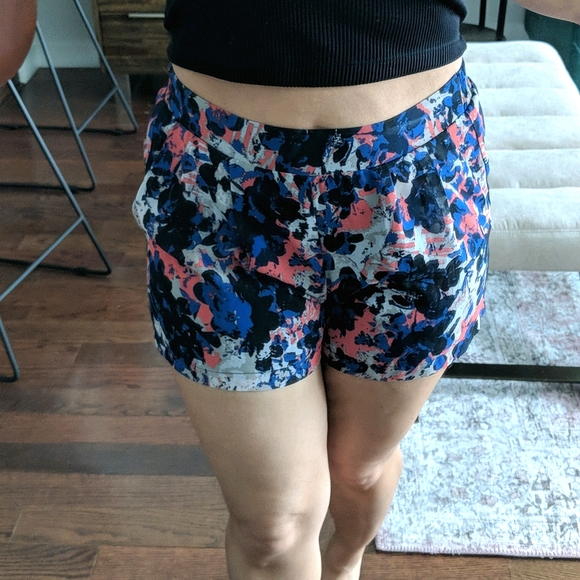 High rise chiffon shorts - Picture 2 of 4